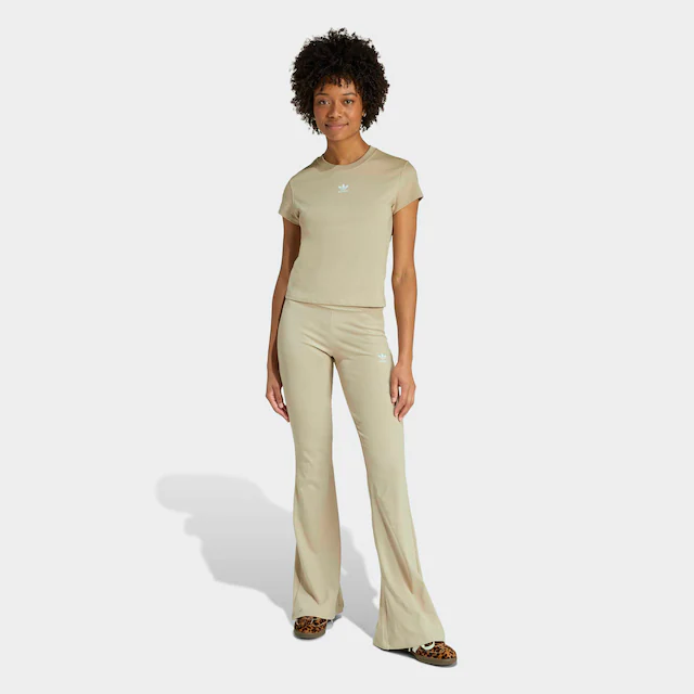 adidas Originals Leggings »ESSENTIALS RIB FLARED« mit ausgestelltem Bein, in Ripp-Optik, eng anliegende Passform