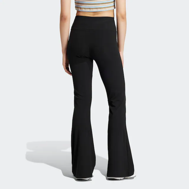 adidas Originals Leggings »ESSENTIALS RIB FLARED« mit ausgestelltem Bein, in Ripp-Optik, eng anliegende Passform