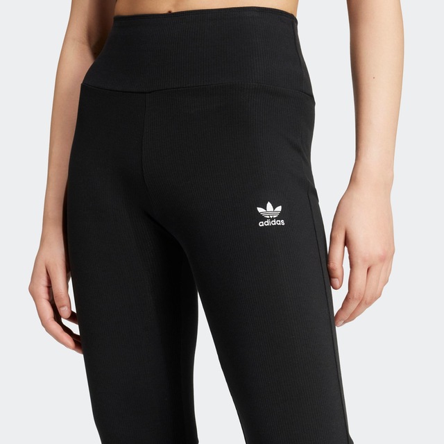 adidas Originals Leggings »ESSENTIALS RIB FLARED« mit ausgestelltem Bein, in Ripp-Optik, eng anliegende Passform