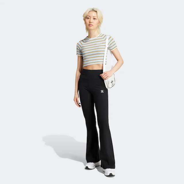 adidas Originals Leggings »ESSENTIALS RIB FLARED« mit ausgestelltem Bein, in Ripp-Optik, eng anliegende Passform