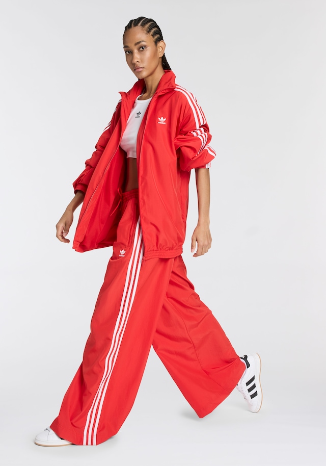 adidas Originals T-Shirt »ESS RIB TEE« figurbetonte Passform, schmaler Schnitt, kürzerer Schnitt