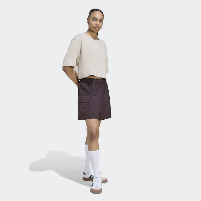 adidas Originals T-Shirt »ESSENTIALS CROP« mit Rundhalsausschnitt, ohne Verschluss, in normaler Länge