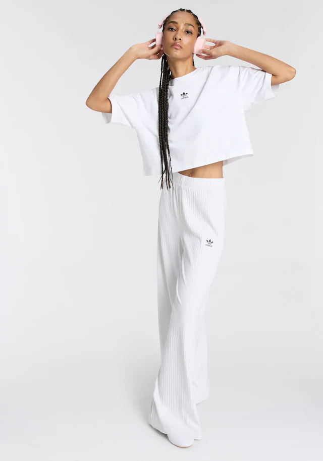 adidas Originals T-Shirt »ESSENTIALS CROP« mit Rundhalsausschnitt, ohne Verschluss, in normaler Länge