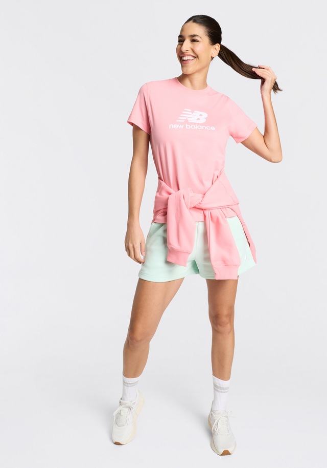 New Balance T-Shirt »SPORT ESSENTIALS JERSEY LOGO T-SHIRT« Kurzarm, mit Rundhalsausschnitt, aus Baumwolle, normale Länge