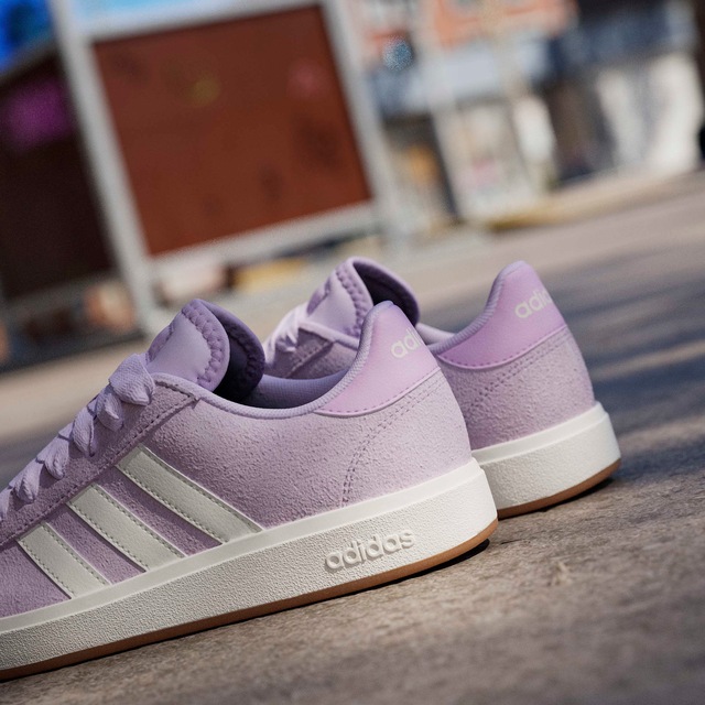 adidas Sportswear Sneaker »GRAND COURT BASE 00S« Design auf den Spuren des adidas Campus 00