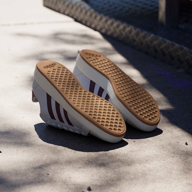 adidas Sportswear Sneaker »GRAND COURT BASE 00S« Design auf den Spuren des adidas Campus 00