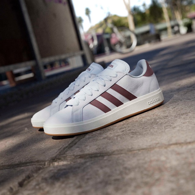 adidas Sportswear Sneaker »GRAND COURT BASE 00S« Design auf den Spuren des adidas Campus 00
