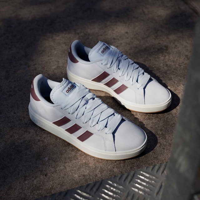 adidas Sportswear Sneaker »GRAND COURT BASE 00S« Design auf den Spuren des adidas Campus 00