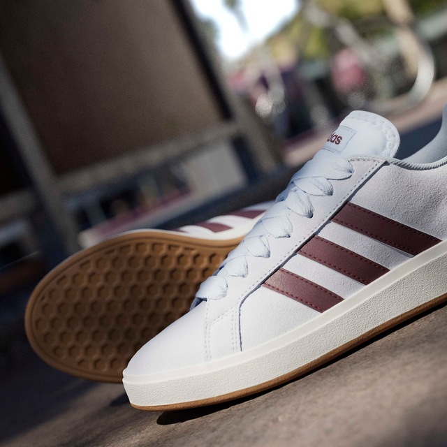 adidas Sportswear Sneaker »GRAND COURT BASE 00S« Design auf den Spuren des adidas Campus 00