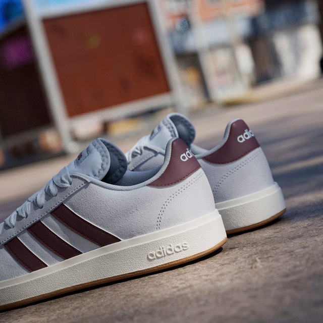 adidas Sportswear Sneaker »GRAND COURT BASE 00S« Design auf den Spuren des adidas Campus 00