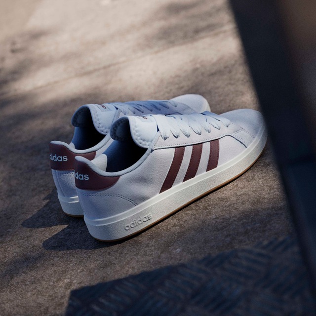 adidas Sportswear Sneaker »GRAND COURT BASE 00S« Design auf den Spuren des adidas Campus 00