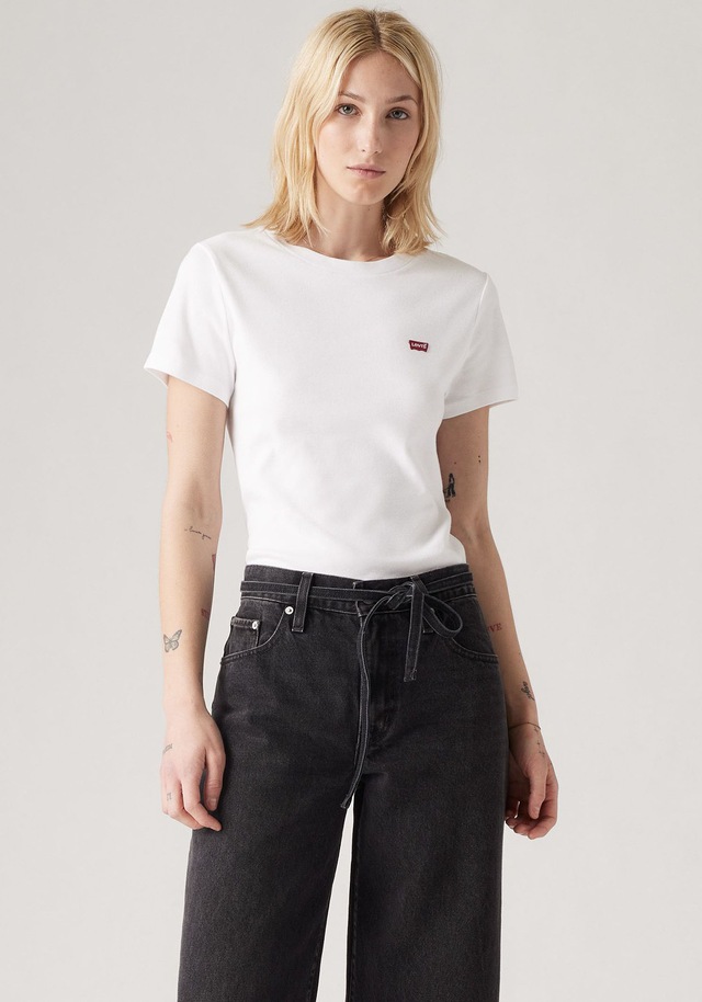 Levi's® T-Shirt »ESSENTIAL HM SS TEE« Taillierter Schnitt