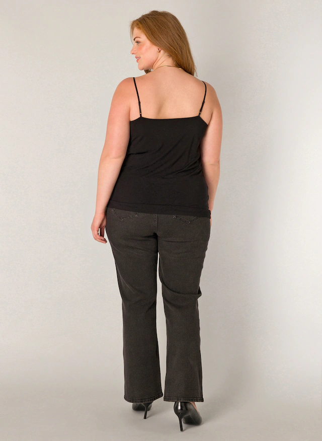 Base Level Curvy Spitzentop mit Spaghetti-Trägern