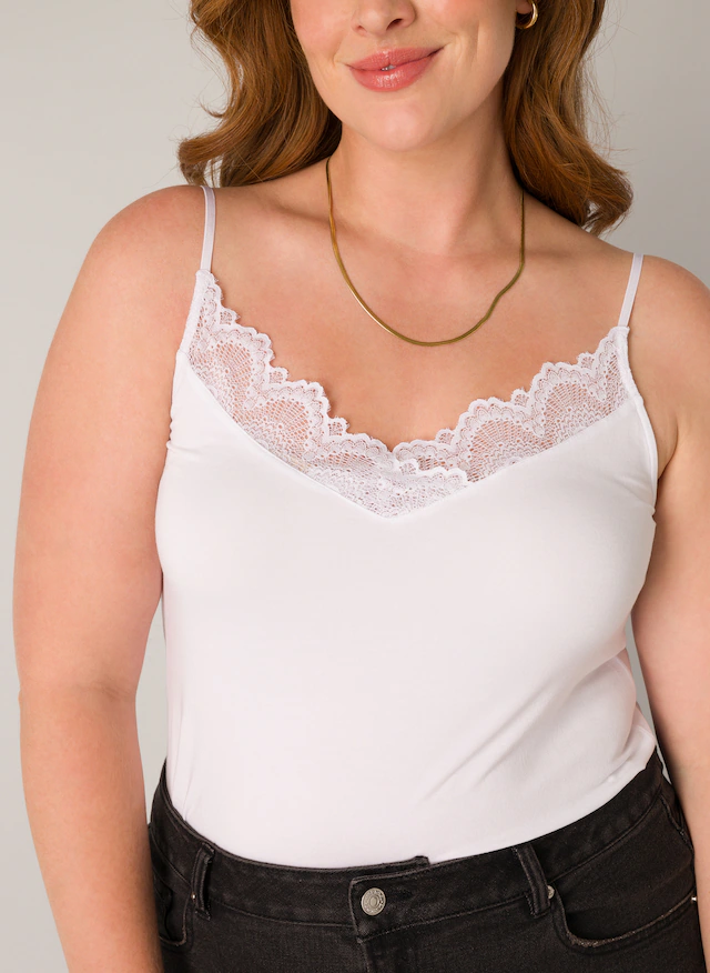 Base Level Curvy Spitzentop mit Spaghetti-Trägern