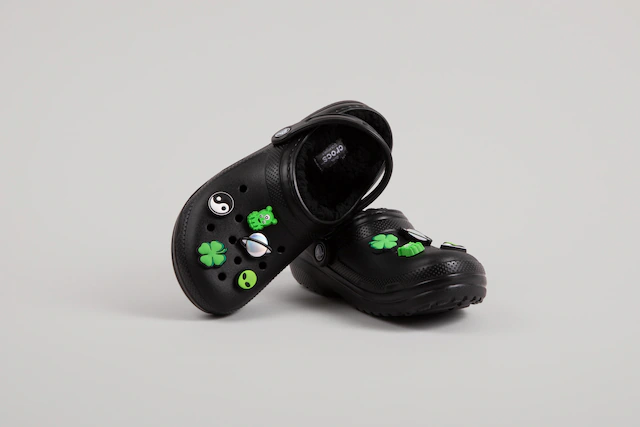 Crocs Clog »Kids Classic Lined Clog« Hausschuh, Pantoffel, Schlappen mit Warmfutter