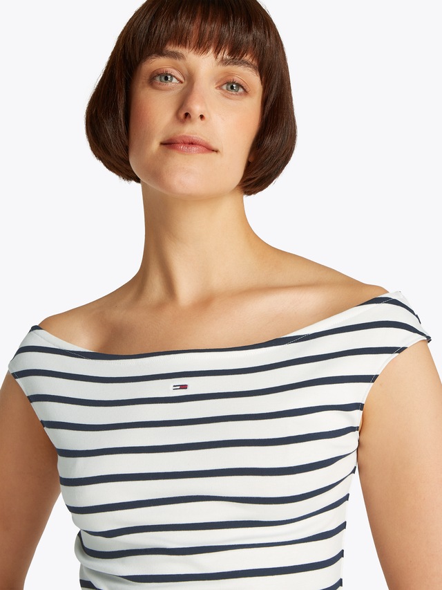 Tommy Jeans Tanktop »TJW BOAT NECK TOP SS EXT« mit Logostickerei