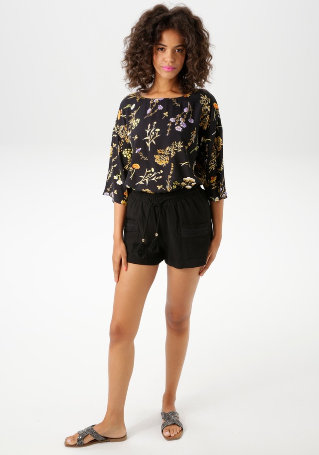 Aniston CASUAL Shorts mit Häkel-Applikationen verziert