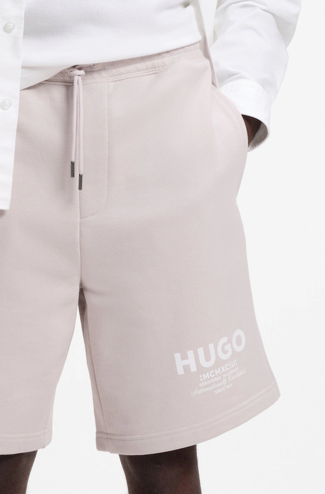 HUGO Sweatshorts »Nomario« mit großem Druck