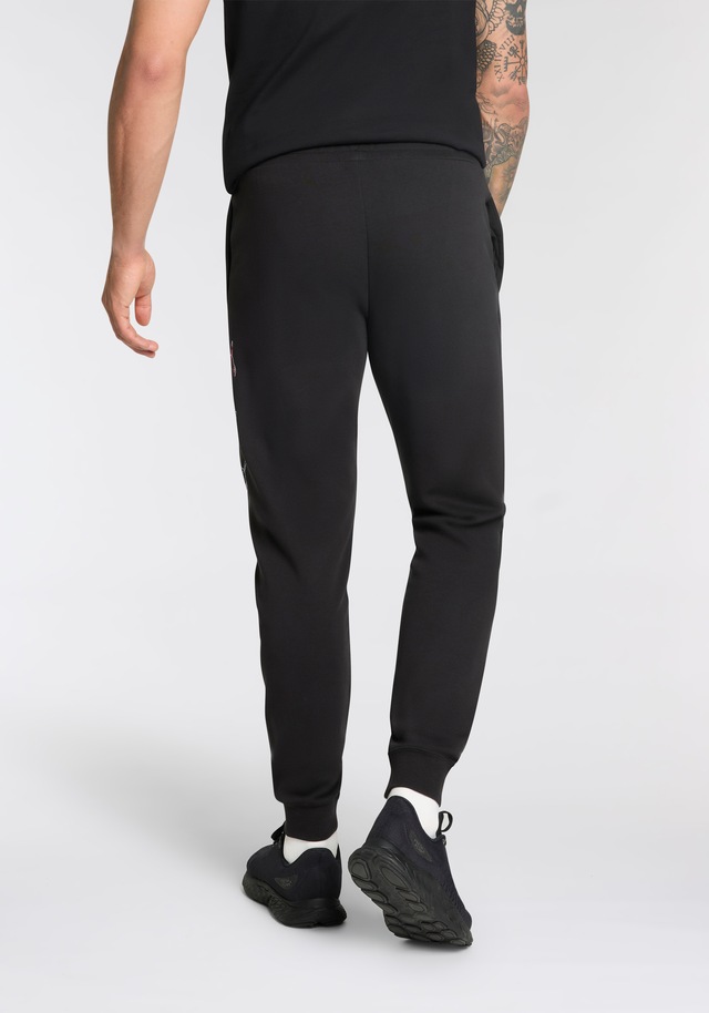 PUMA Trainingshose »ESS LOGO LAB EXECUTION SWEATPANTS TR CL« Regular Fit, für Sport und Freizeit, sportlicher Stil