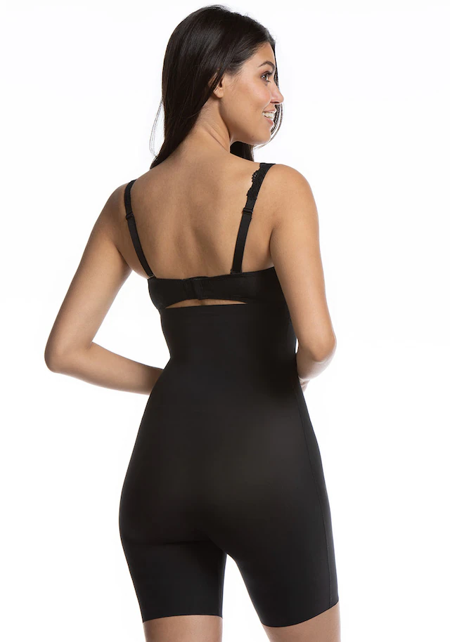 MAGIC Bodyfashion Panty »Maxi Hi-Bermuda« Silikonbesatz an der Oberseite verhindert ein Einrollen