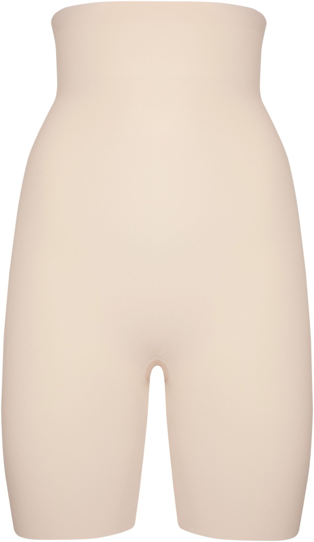 MAGIC Bodyfashion Panty »Maxi Hi-Bermuda« Silikonbesatz an der Oberseite verhindert ein Einrollen