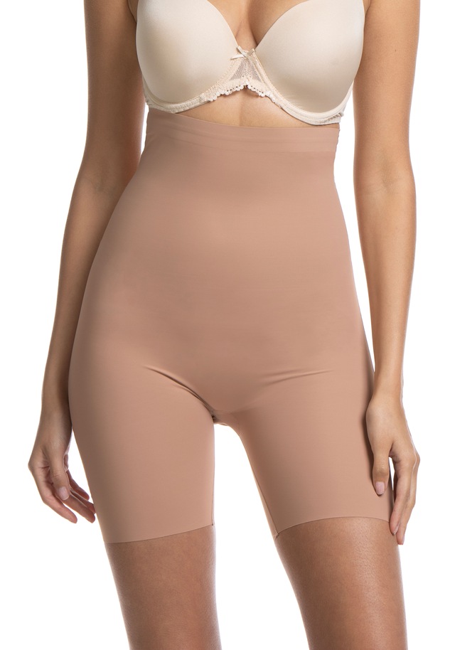 MAGIC Bodyfashion Panty »Maxi Hi-Bermuda« Silikonbesatz an der Oberseite verhindert ein Einrollen