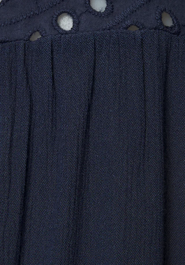 LASCANA Blusentop »mit Lochstickerei am Ausschnitt, leicht transparent« modische Damenbluse, ärmellose Bluse mit lockerer Passform, Boho-Stil
