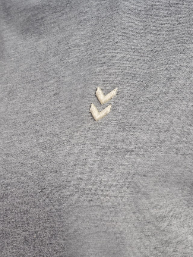 hummel T-Shirt »HMLPULSE W T-SHIRT« mit geradem Abschluss, Kurzarm-Design, ohne Kragen, normale Passform