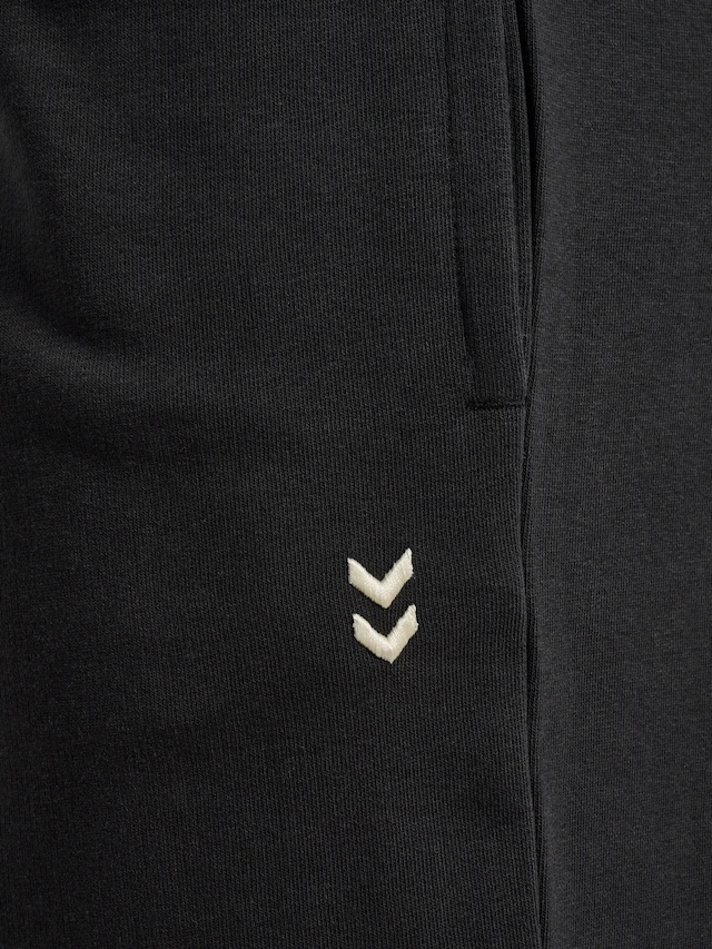 hummel Jogginghose »HMLPULSE W SWEAT PANTS« mit gesticktem Chevron-Logo, aus Baumwolle und Polyester