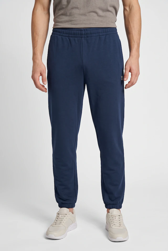 hummel Jogginghose »HMLPULSE SWEAT PANTS« mit gesticktem Chevron-Logo, aus Baumwolle und Polyester
