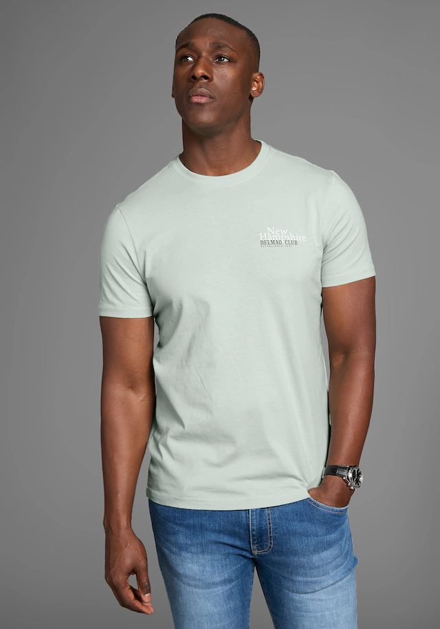 DELMAO T-Shirt mit dezentem Logo-Schriftzug im Club-Design
