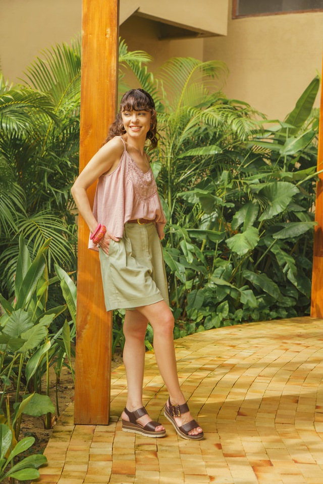 Remonte Keilsandalette »Elisabeth Hurley-Collection« Keilabsatz, Riemensandale, Sommerschuh, auffällige Zierschnalle