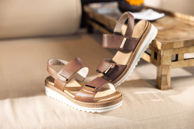 Remonte Keilsandalette Riemchensandale, Bequemschuh mit Schmuckelementen