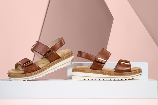 Remonte Keilsandalette Riemchensandale, Bequemschuh mit Schmuckelementen