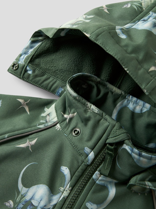 Name It »NMMALFA08 SOFTSHELL SUIT AOP 1FO NOOS« mit dekorativen und reflektierenden Details
