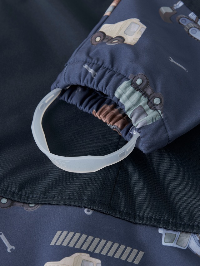 Name It »NMMALFA08 SOFTSHELL SUIT AOP 1FO NOOS« mit dekorativen und reflektierenden Details