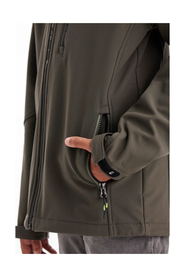 Killtec Softshelljacke »Jungen Softshelljacke« Wasserabweisende Softshelljacke mit Fleece und verstellbaren Details