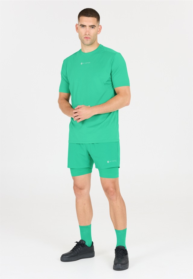 Virtus Shorts »Zayne« mit 4-Wege-Stretch und Innenhose