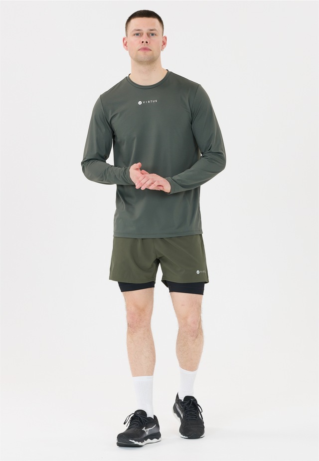 Virtus Shorts »Zayne« mit 4-Wege-Stretch und Innenhose