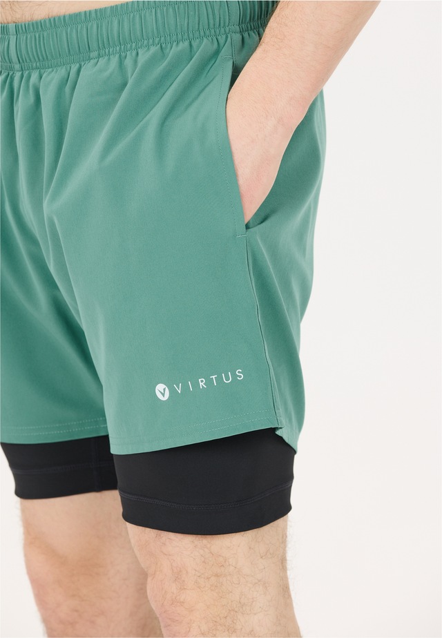 Virtus Shorts »Zayne« mit 4-Wege-Stretch und Innenhose