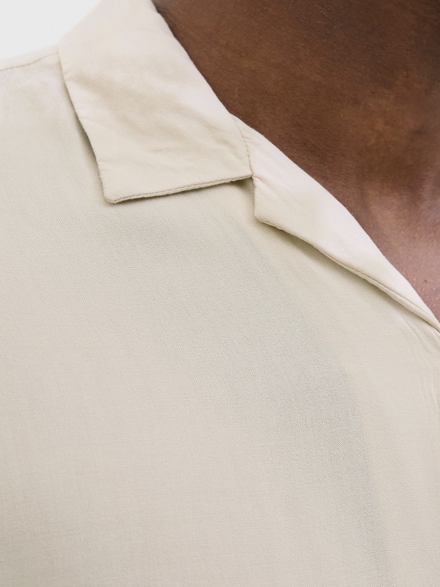 Jack & Jones Kurzarmhemd »JJEJEFF SOLID RESORT SHIRT S/S SN« mit Resort Kragen