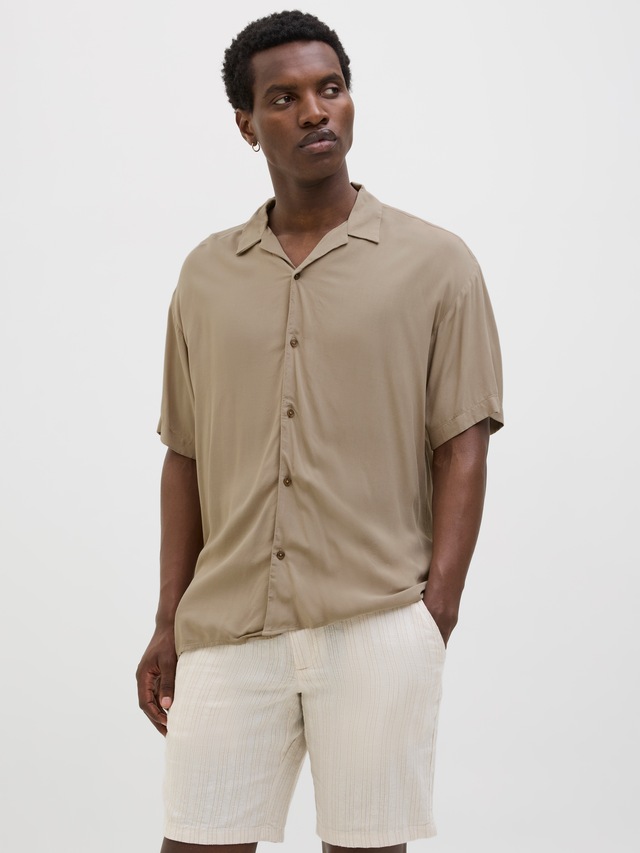 Jack & Jones Kurzarmhemd »JJEJEFF SOLID RESORT SHIRT S/S SN« mit Resort Kragen