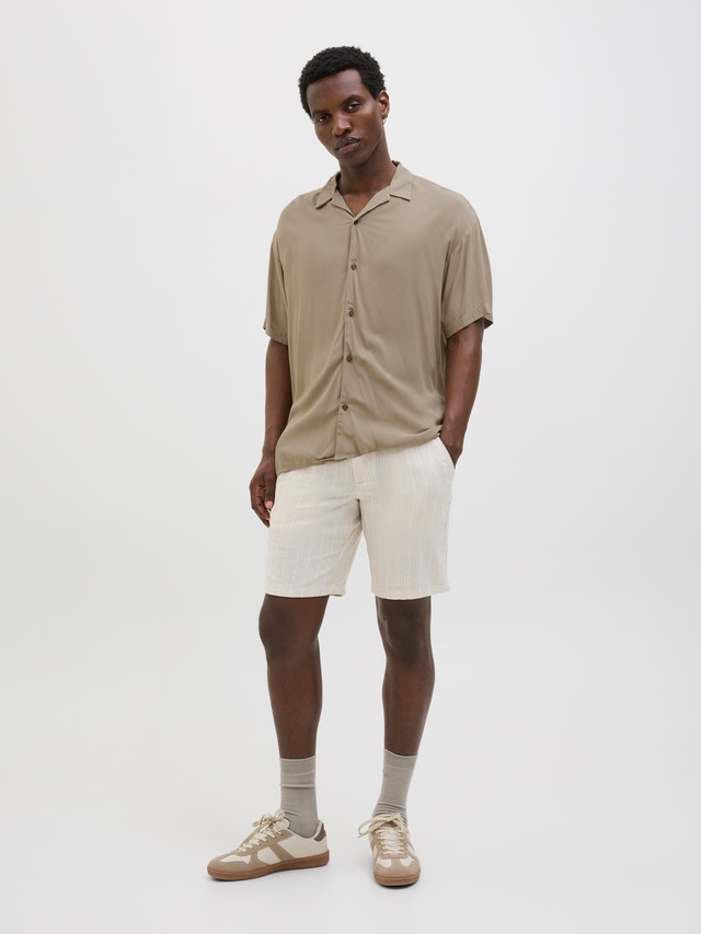 Jack & Jones Kurzarmhemd »JJEJEFF SOLID RESORT SHIRT S/S SN« mit Resort Kragen