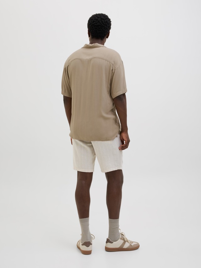 Jack & Jones Kurzarmhemd »JJEJEFF SOLID RESORT SHIRT S/S SN« mit Resort Kragen
