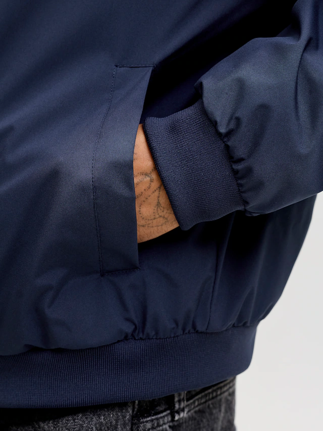 Jack & Jones Bomberjacke »JJECHARGE BOMBER JACKET NOOS« ohne Kapuze mit Rippbündchen
