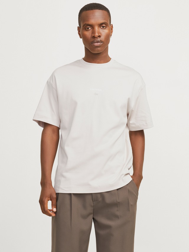 Jack & Jones Rundhalsshirt »JJEURBAN EDGE STUDIO TEE SS O-NECK NOOS« mit Front und Back Print
