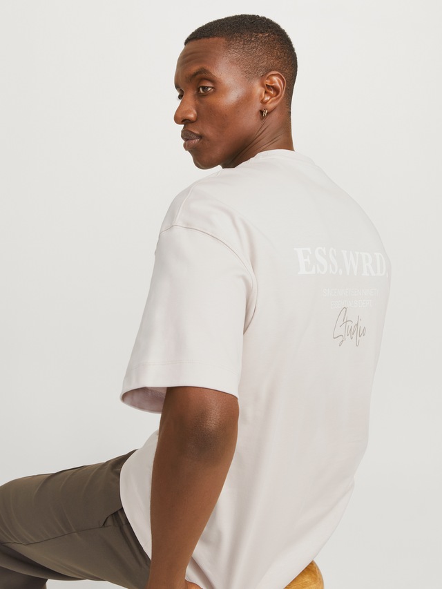 Jack & Jones Rundhalsshirt »JJEURBAN EDGE STUDIO TEE SS O-NECK NOOS« mit Front und Back Print
