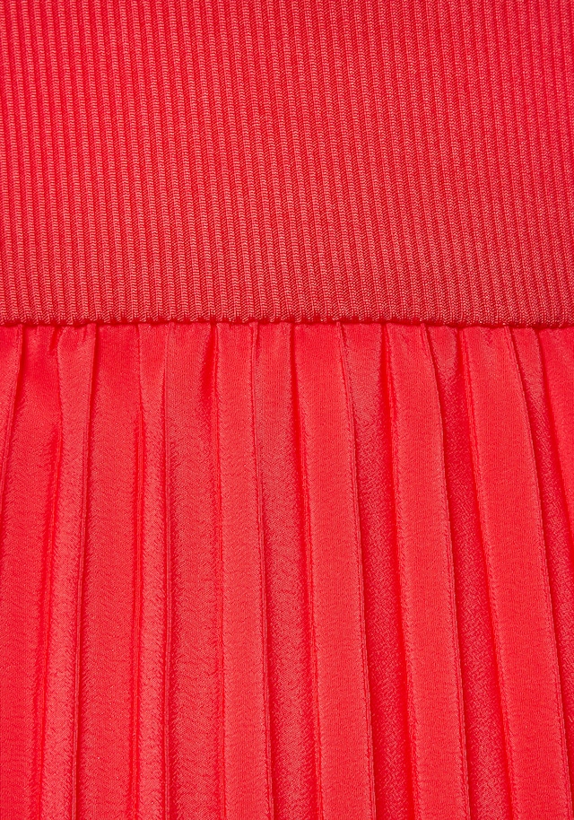 LASCANA Midikleid »mit Plisseerockteil, bügelfreie Qualität« Ohne Taschen elegantes Sommerkleid, Festkleid, Plisseekleid, modisch