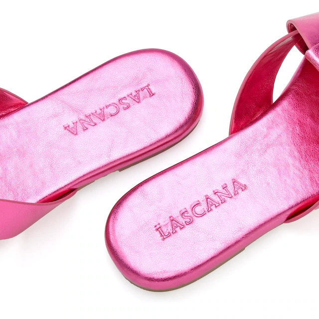 LASCANA Pantolette »Mule, Sommerschuh, offener Schuh, Sandale,« im modischen Metallic Look mit raffinierten Riemchen VEGAN