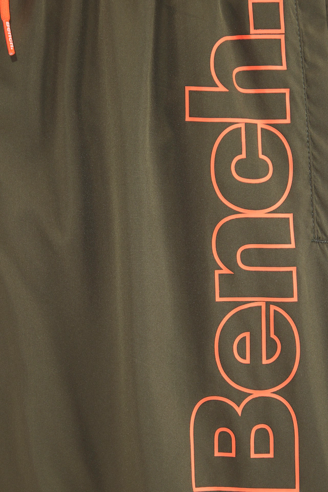 Bench. Badeshorts mit Logoschriftzug